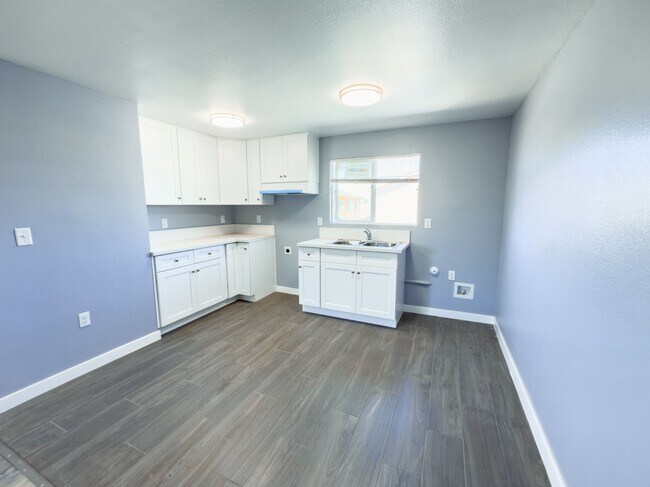 Foto del edificio - 1155-1159 E 10th St