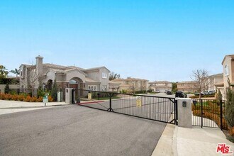 Building Photo - 5135 Avenida Oriente