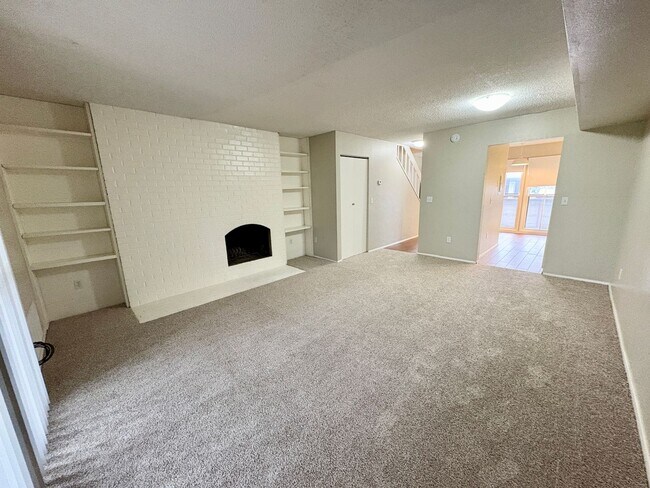 Foto del edificio - Charming Townhome in Gated Community Near ...