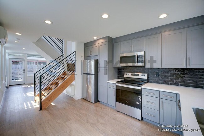 Foto del edificio - 1061 S Cloverdale St