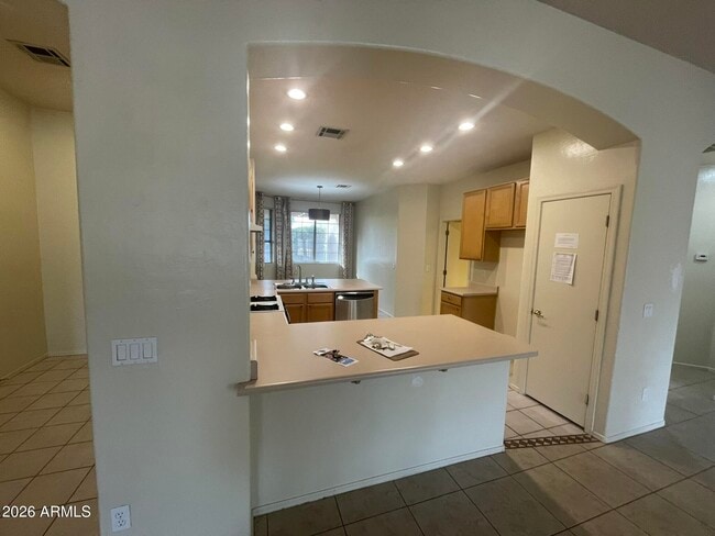 Building Photo - 291 S Forest Dr