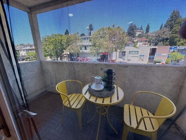 Foto del edificio - Amazing Location by the Lake Merritt, Gorg...