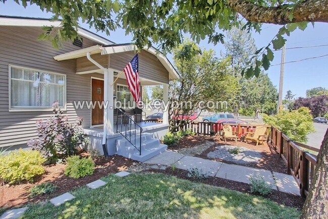 Foto del edificio - 3 Bed, 2 Bath Home Near McMenamins Kennedy School in NE Portland