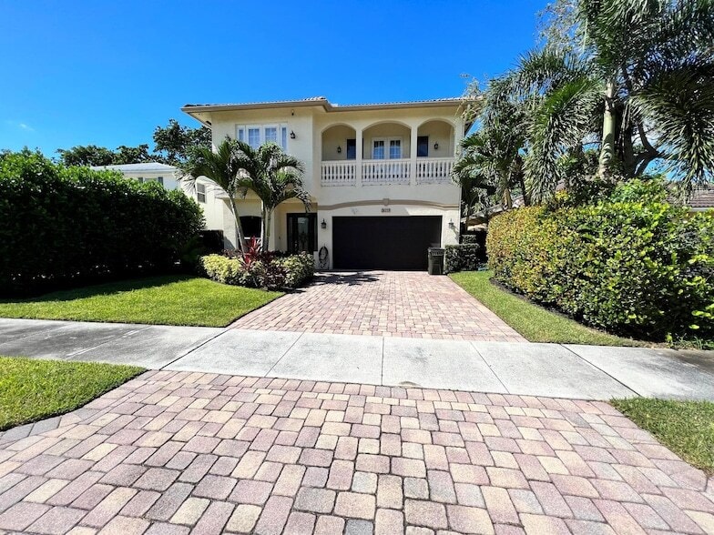 Foto principal - 228 NW 2nd Ave