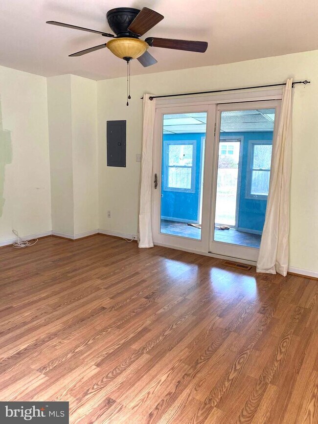 Building Photo - 607 Shirley Manor Rd