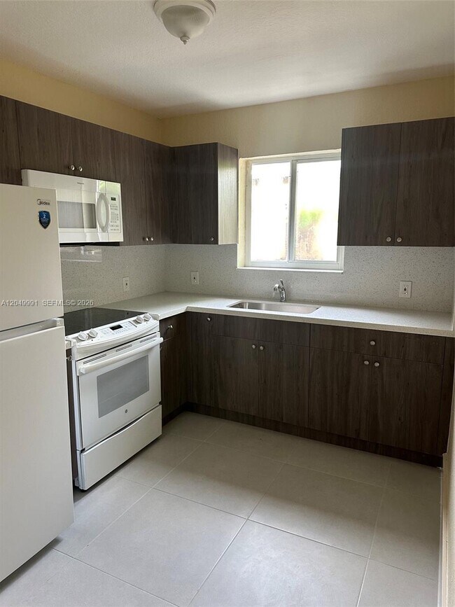 Foto del edificio - 757 NW 47th St
