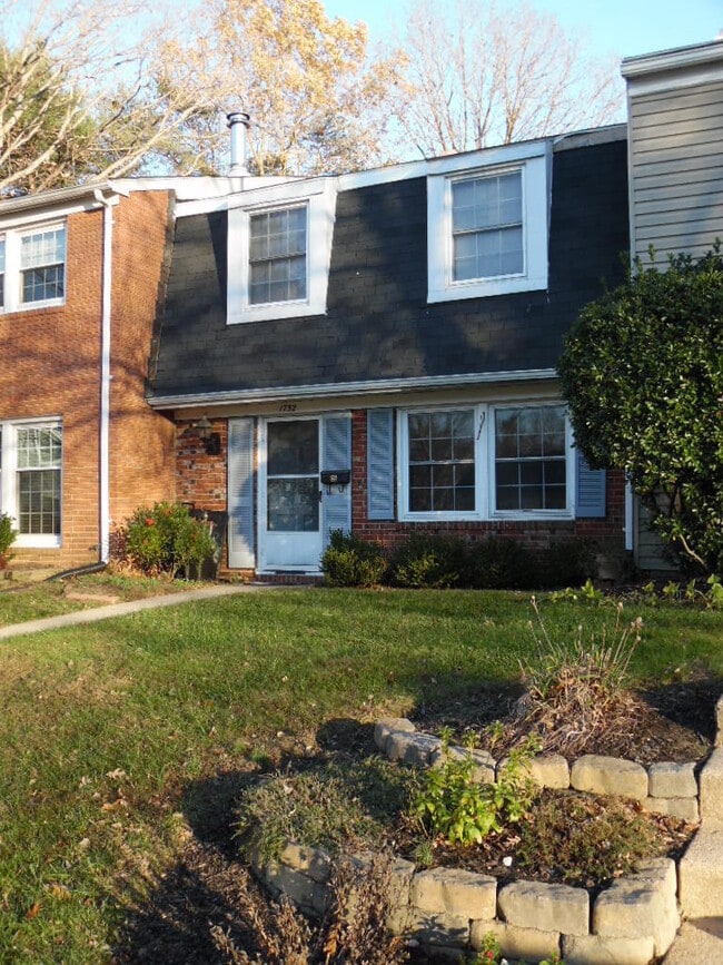 Building Photo - 1732 Farmington Ct