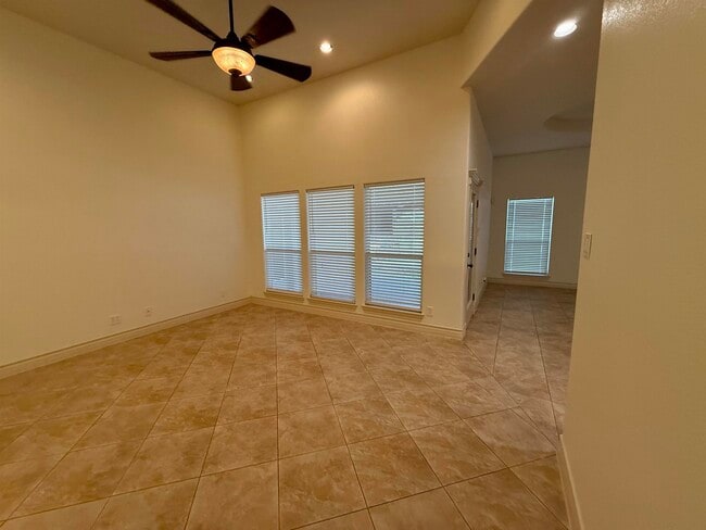 Building Photo - 10523 Bear Creek