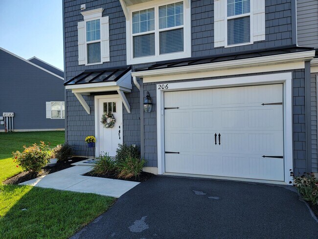 Building Photo - 206 Highland Ct