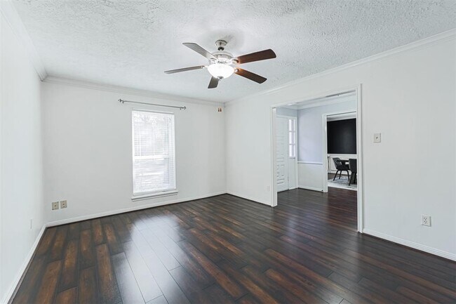 Building Photo - 5822 Pine Arbor Dr
