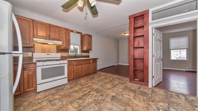 Building Photo - 29 E 16th St