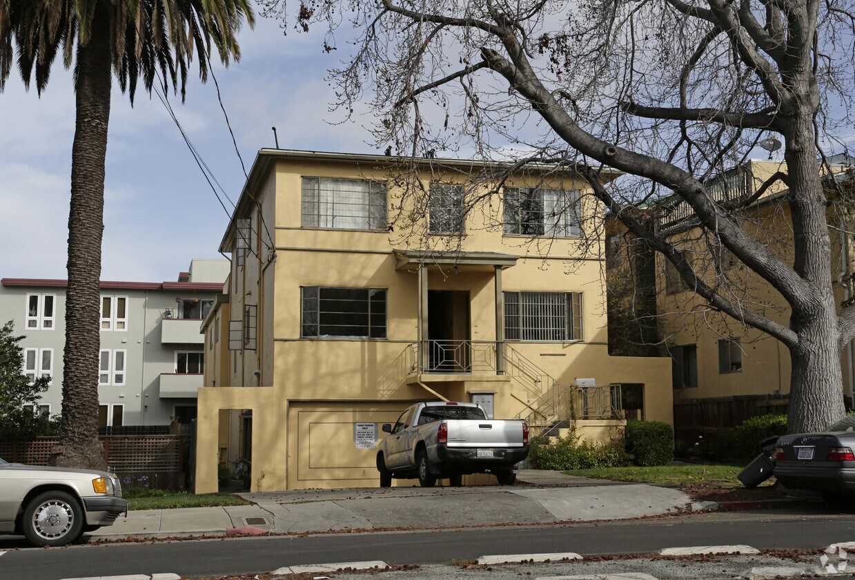 Primary Photo - 641 Oakland Ave
