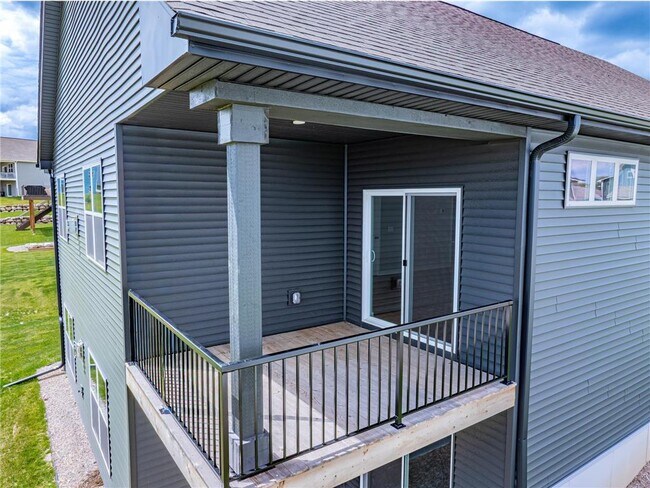 Foto del edificio - 717 Winterberry Ln