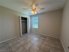 Building Photo - 2018 NE 10th Pl