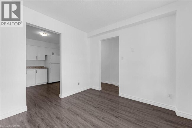 Photo du bâtiment - 100 Brownleigh Ave