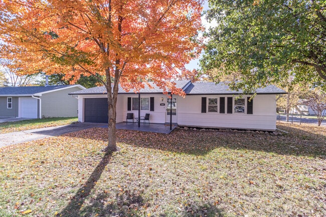 Building Photo - 210 W El Cortez Dr