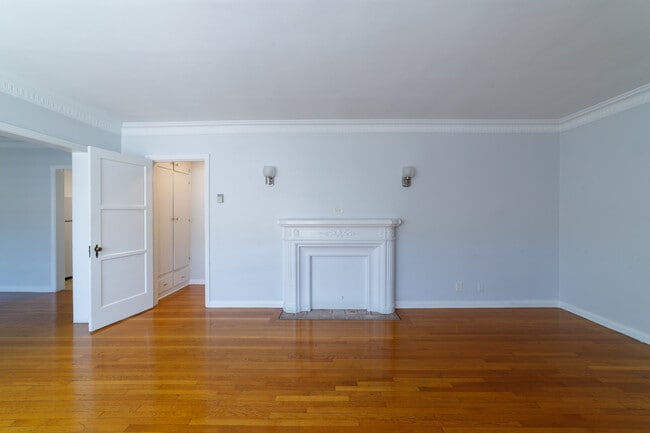 Building Photo - 452 S New Hampshire Ave