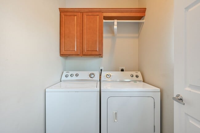 Building Photo - 305 Holleman Dr E