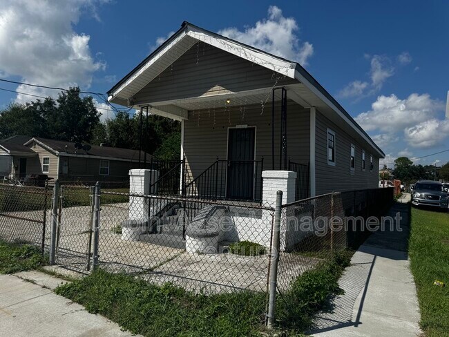 Building Photo - 1342 Andry St