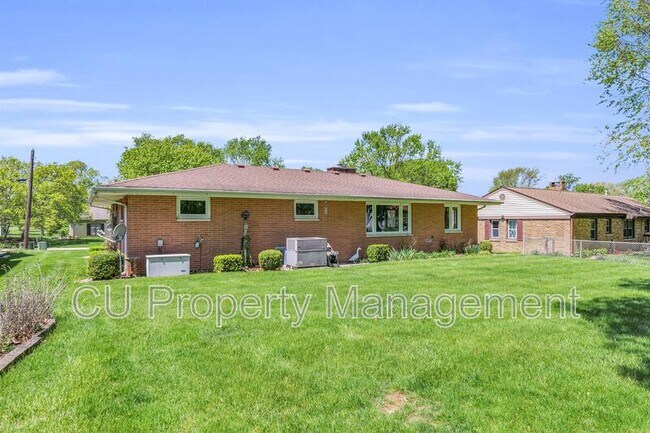 Building Photo - 1702 Golfview Dr