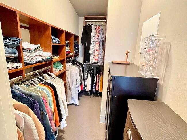 Foto del edificio - 107B 13th Ave E