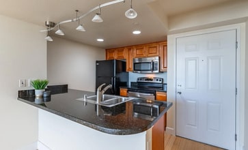 Building Photo - 450 N Arlington Ave