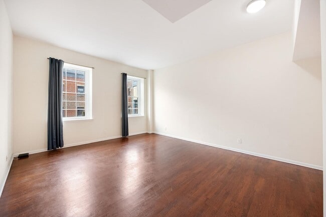 Foto del edificio - 341 Monmouth St