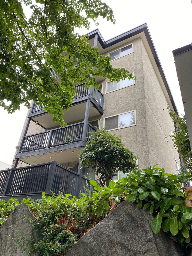 Primary Photo - 5050 California Ave SW