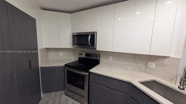 Foto del edificio - 6292 NW 186th St