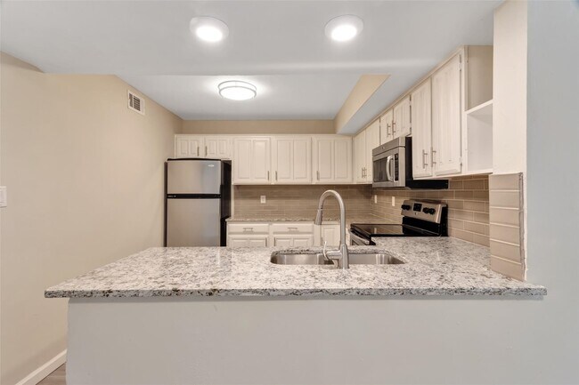 Foto del edificio - 7640 W Greenway Blvd