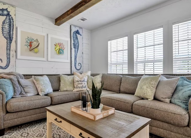 Foto del edificio - 22 Santana Dr