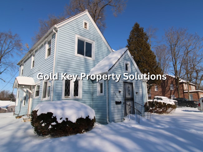 Building Photo - Spacious 3 BR 1 BA House with Dining Room and Basement (NO SECTION 8)