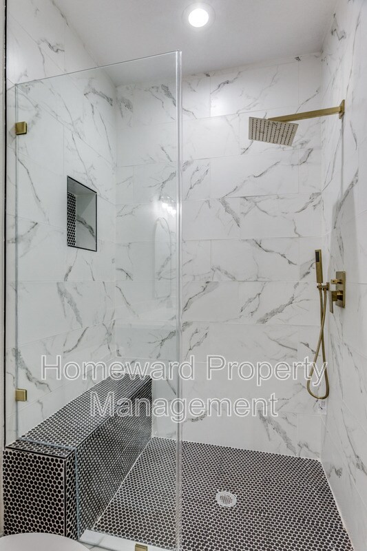 Foto del edificio - 8004 Julie Ave