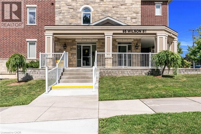 Building Photo - 95 Wilson St W