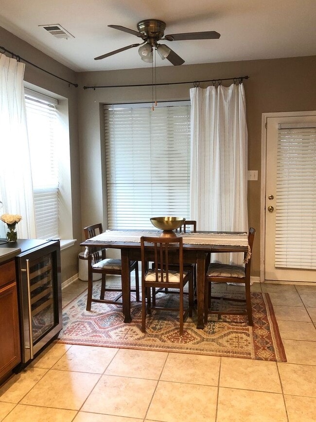 Foto del edificio - 5 bedroom 2.5 bathroom in Pecan Creek