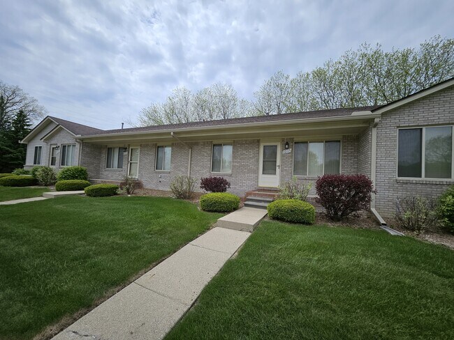 Building Photo - 22115 Glenwood St