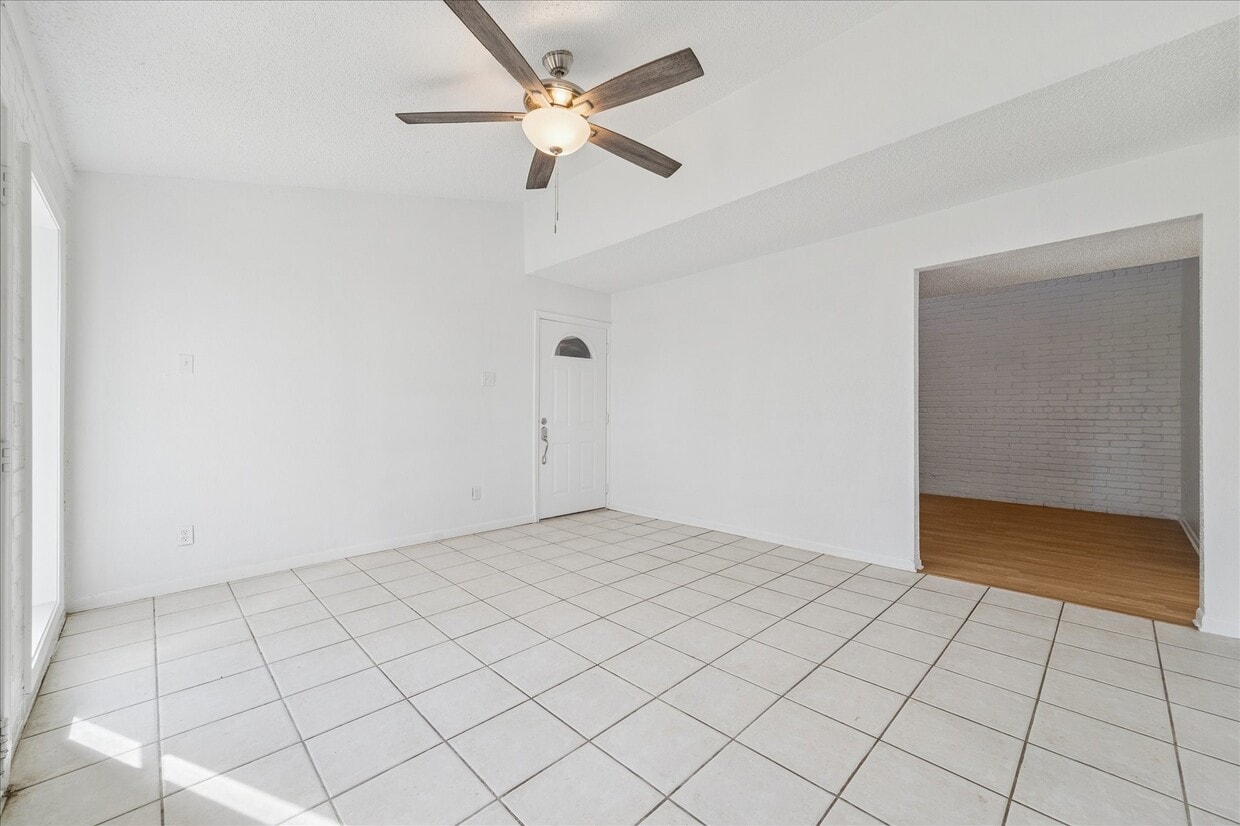 Foto del edificio - 2223 Par Ln