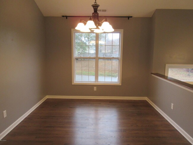 Foto del edificio - 703 Riva Ridge Rd