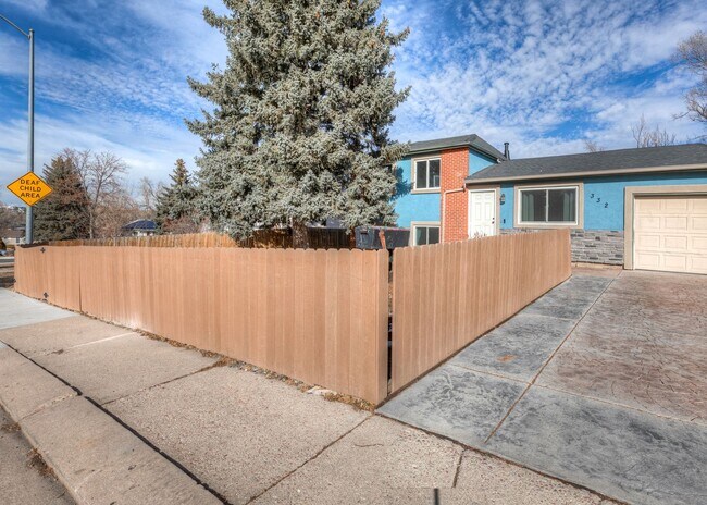 Building Photo - Welcome to this charming 3-bedroom, 1.5-ba...
