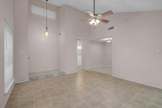 Foto del edificio - 5867 Village Forest Ct