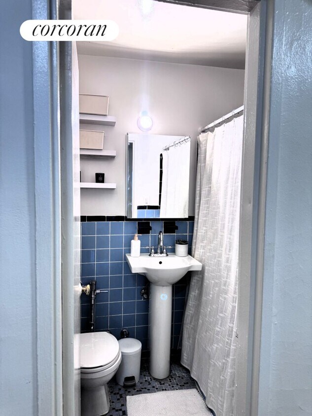 Foto del edificio - 261 E 71st St