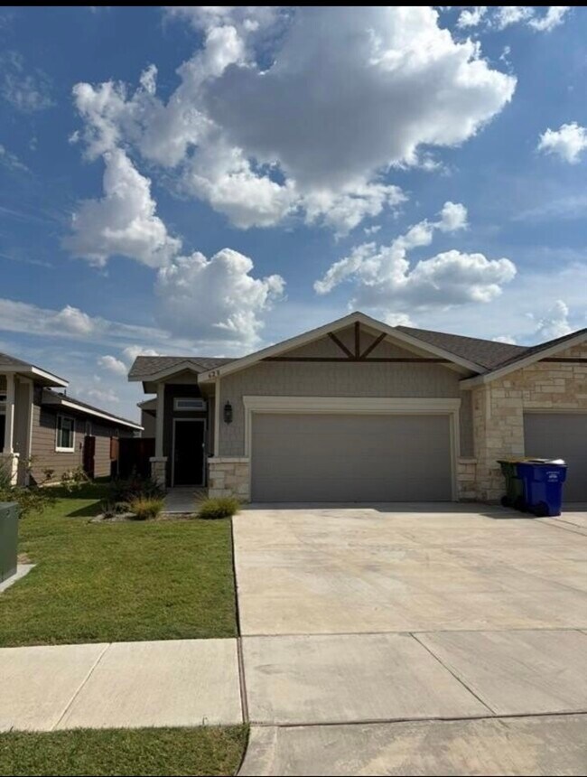 Foto del edificio - 628 Blackland Dr