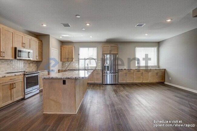 Building Photo - 531 Stallion Wy