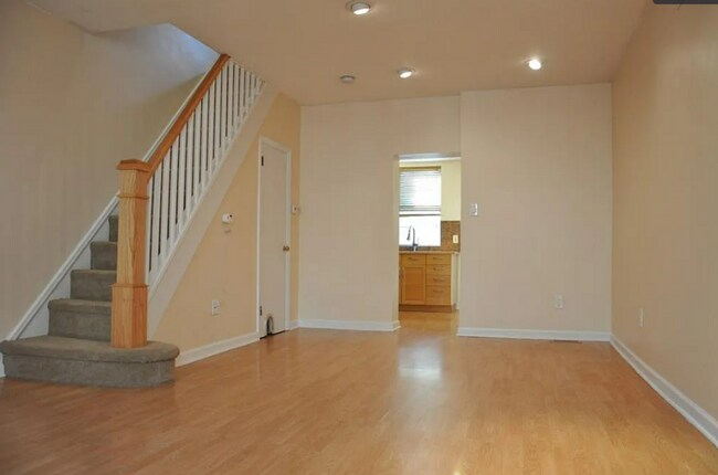Foto del edificio - Single Family House For Rent - Port Richmond