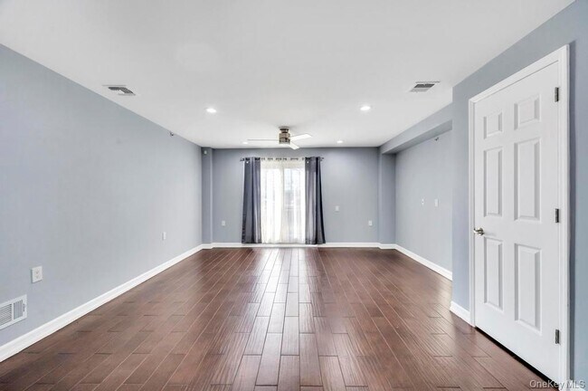 Foto del edificio - 102-20 Rockaway Beach Blvd