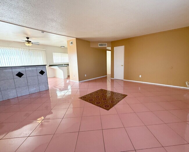 Building Photo - 617 W Minton St