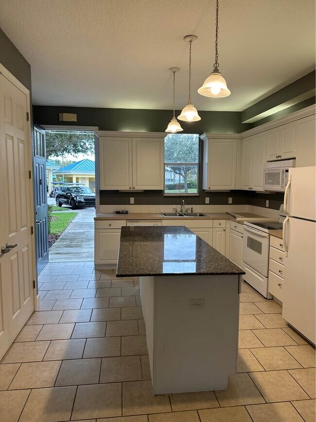 Foto del edificio - 617 Founders Dr