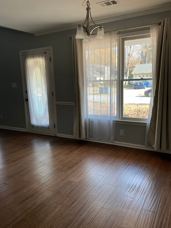 Foto del edificio - Available Now! 3 Bedroom/2 Bathroom with 1-Car Attached Garage!