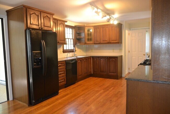 Building Photo - 20 Pine Grove Park