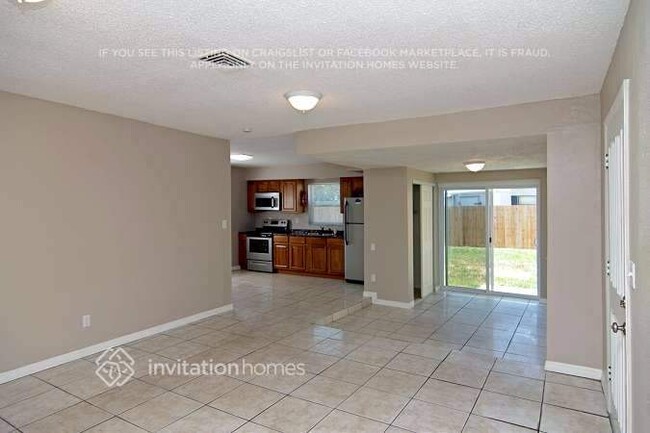 Foto del edificio - 14720 Mockingbird Ln E